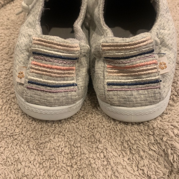 Tommy Bahama no tie slip on sneakers - Picture 3 of 7